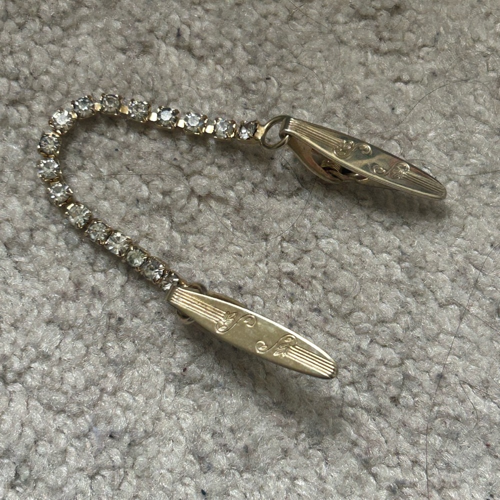 Vintage Gold Tone and Crystal Rhinestones Sweater Clip MCM - Picture 6 of 9